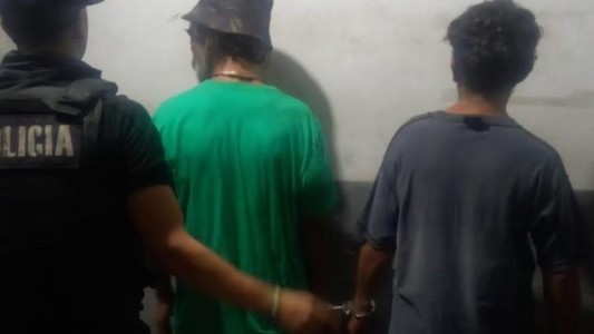 Detuvieron a dos hombres por vender droga en la vía pública