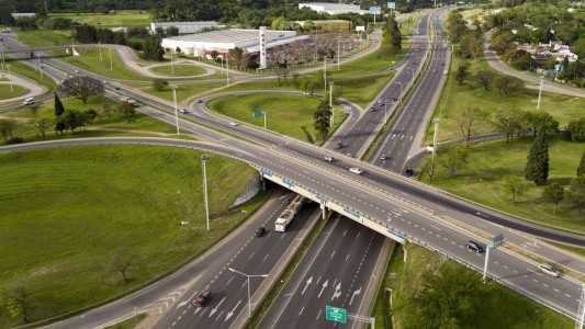 Un colectivo de larga distancia que ingresaba a Rosario sufrió un violento robo: un pasajero resultó baleado
