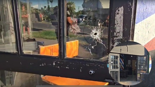 Video: una balacera en una barbería dejó herido a un adolescente de 17 años