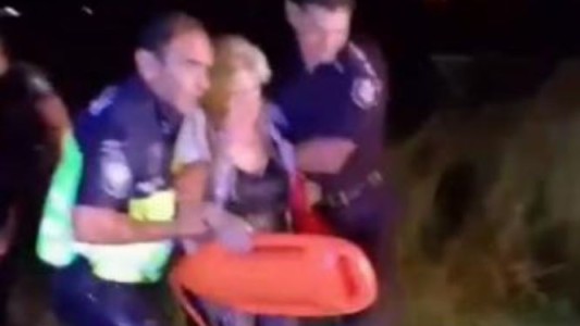 Despistó en la Ruta 11, cayó en una laguna y fue rescatada: el agradecimiento de la conductora al bombero que la salvó