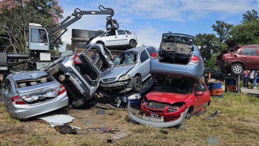 Compactarán 300 autos en desuso para reducir la cantidad de vehículos en depósitos judiciales
