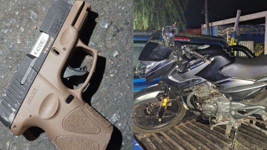 Balacera, persecución y dos detenidos con arma y moto robada