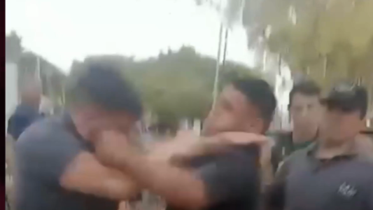 Por demoras en la salida del tren, pasajeros golpearon a personal de seguridad