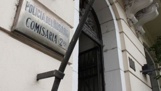 Robó en el centro,se cayó mientras escapaba de la policía y tuvieron que trasladarlo al hospital