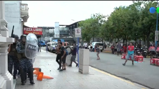 Incidentes frente a la Municipalidad de Moreno: furia por el asesinato del delivery