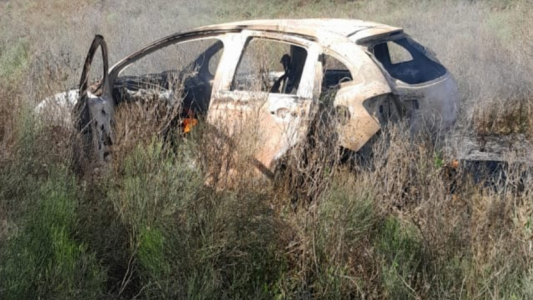 Encuentran un automóvil quemado que coincide con el buscado por una recompensa de $15 millones
