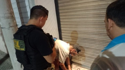 Detuvieron a un cuidacoches por intentar agredir a la policía