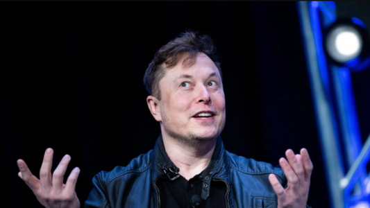 Elon Musk somete a votación en X la reincorporación de un empleado racista