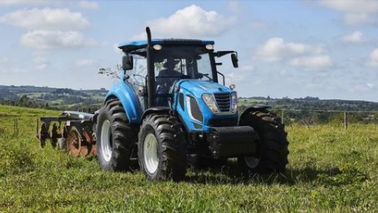 Un hombre murió aplastado por su propio tractor