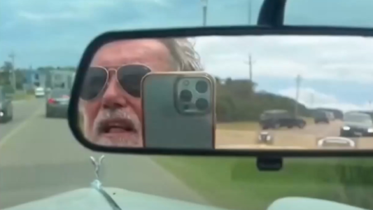 Pancho Dotto transmitía en vivo mientras manejaba en Punta del Este, lo frenaron y lo multaron