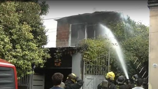 Un incendio devastó una vivienda: un hombre herido y pérdidas materiales totales
