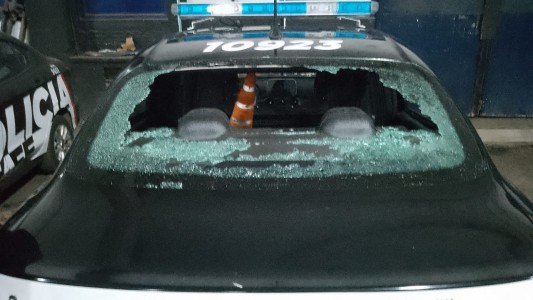 Violentos incidentes tras el clásico rosarino: dos demorados y dos policías heridos