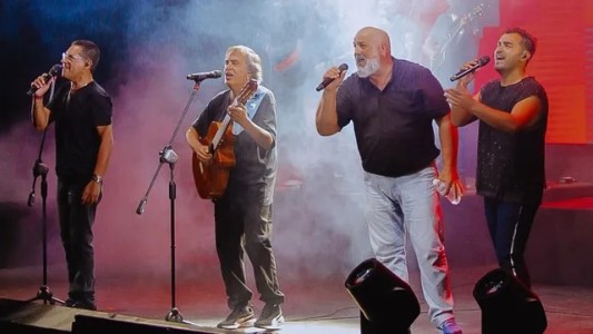 Adrián cumplió el sueño de cantar con Los Nocheros