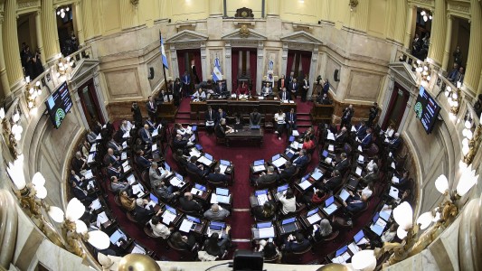 En medio del escándalo cripto, el Gobierno presiona por una doble sesión en el Senado