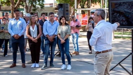 El intendente Pablo Javkin presentó el plan para remodelar 27 plazas de la ciudad