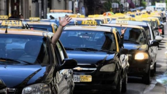 Taxistas de Rosario piden autorización para usar plataformas no reguladas