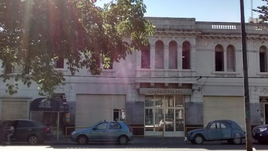 Atropellaron a una niña en la puerta de su escuela: una moto involucrada