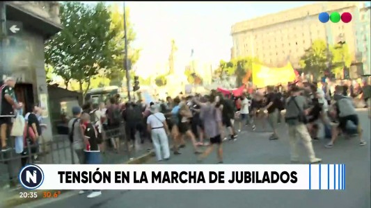 Tensión en el Congreso: incidentes entre jubilados y fuerzas de seguridad