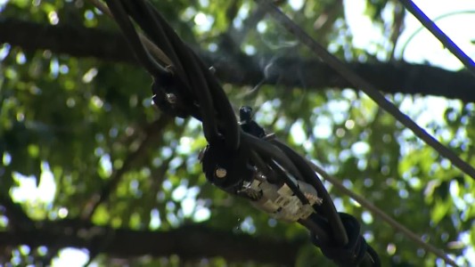 Vecinos del barrio Supercemento enfrentan complicaciones por cortes de luz