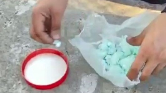 Detuvieron a tres hombres con más de 100 envoltorios con drogas en Empalme Graneros