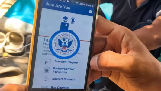 EEUU lanza una aplicación móvil para que los inmigrantes se autodeporten