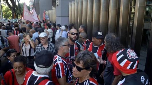 El Gobierno advirtió que quienes generen "disturbios" en la marcha de jubilados no podrán entrar a las canchas