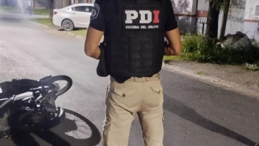 Cayó de su motocicleta y ahora está internado gravemente en el Heca