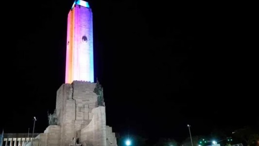 El Monumento a la Bandera se ilumina de violeta para concientizar sobre la epilepsia