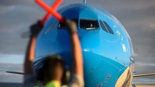 Un avión de Aerolíneas Argentinas dio vueltas sobre Santa Fe durante una hora e investigarán a la torre de control