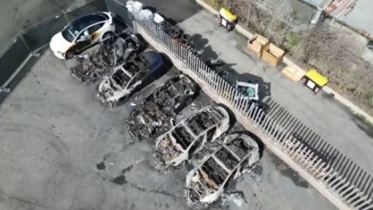 Denuncian ataque a Elon Musk: se incendió un concesionario de Tesla en Roma y sospechan que fue provocado