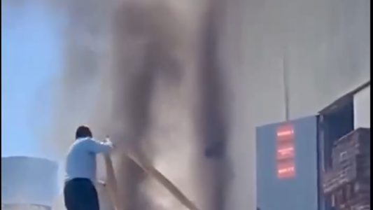 Evacuaron el shopping Alto Rosario por un incendio en un local gastronómico