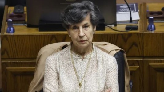 Destituyeron a la senadora socialista Isabel Allende en Chile