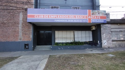 Un hombre perdió la vida al caer de un techo: no contaba con red, ni arnés de seguridad