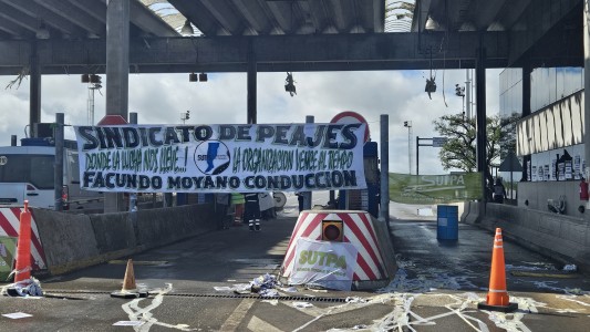 Fin de la concesión del puente Rosario-Victoria: trabajadores levantan barreras