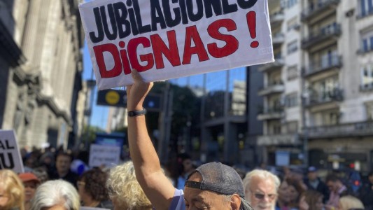 Marcha de jubilados: los gremios de la CGT se movilizaron al Congreso en la previa del paro general