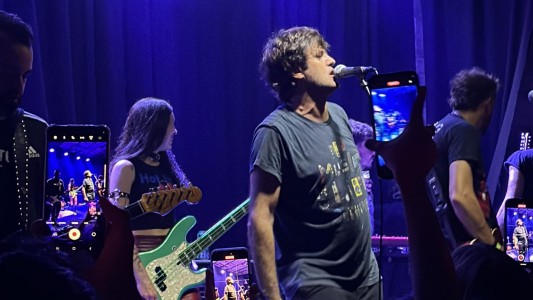 Los Piojos dieron un recital sorpresa en un bar de Pichincha