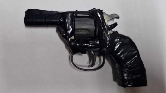 Un alumno llevó un arma al colegio y se activó el protocolo del Ministerio de Educación