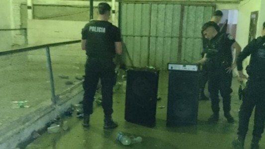 Una denuncia de robo destapó una fiesta ilegal: agredieron a la policía al intervenir