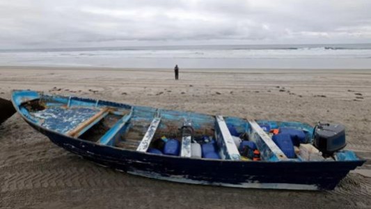 Naufragio de presunta embarcación de contrabando cerca de San Diego: al menos tres muertos