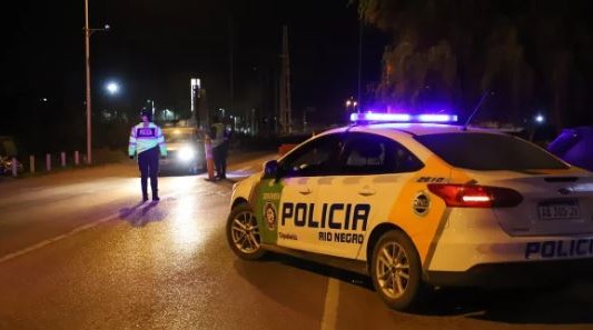 Río Negro: una madre arrojó a su hija de dos años a la ruta y fue rescatada por testigos