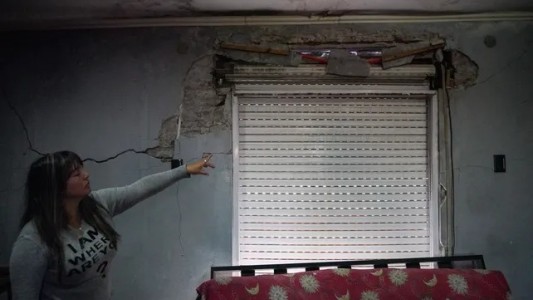 Zona oeste: Silvia busca colaboración para arreglar el techo de su vivienda