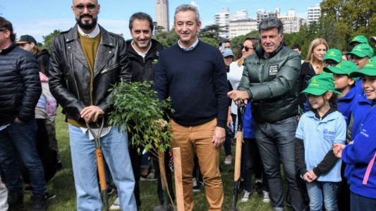 Abel Pintos volverá a plantar 50 árboles este jueves en Rosario