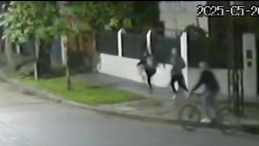 Violento robo a una joven: la arrastraron para robarle la mochila