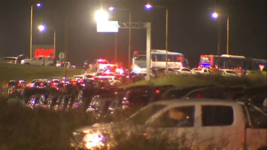 Largas filas de autos para ver el duelo entre La Lepra y El Halcón por Copa Argentina