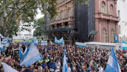 Asamblea y protesta de trabajadores municipales: anuncian un paro de 48 horas