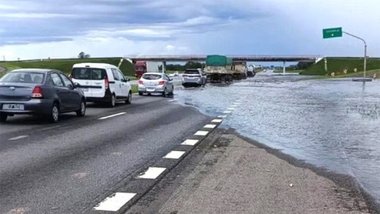 Habilitan parcialmente la autopista Buenos Aires–Rosario tras la inundación: piden circular con precaución