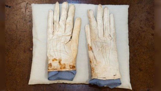 Pagaron una cifra millonaria por los guantes manchados de sangre de Abraham Lincoln
