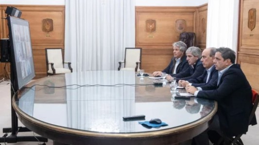 Francos y Caputo mantuvieron una reunión con gobernadores para sumarlos al plan del "dólar colchón"