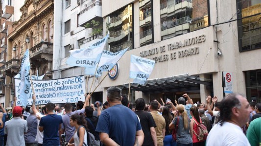 Javkin y el gremio municipal retoman el diálogo y se suspende el paro previsto