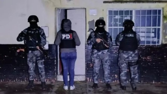 Balearon dos veces una vivienda: detuvieron a un sospechoso tras múltiples allanamientos